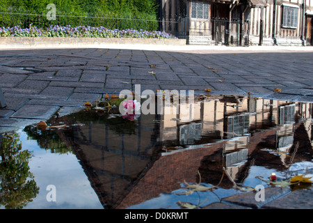 William Shakespeare`s Birthplace reflected in a puddle Stock Photo